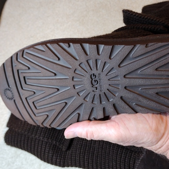 UGG women's brown sweater knit calf boots. Mint condition. Size 8 - Picture 12 of 12